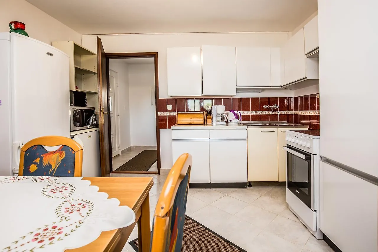 Apartment Carolina Ližnjan