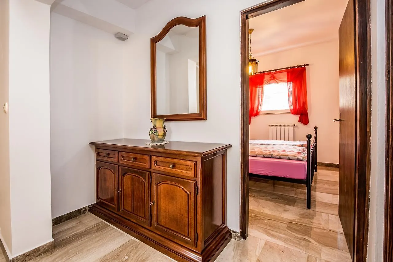 Apartment Carolina Ližnjan 克罗地亚