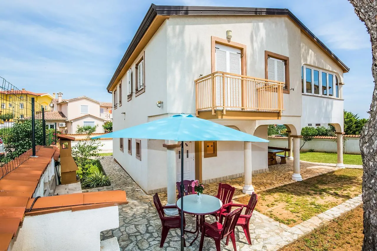 Apartment Carolina Ližnjan