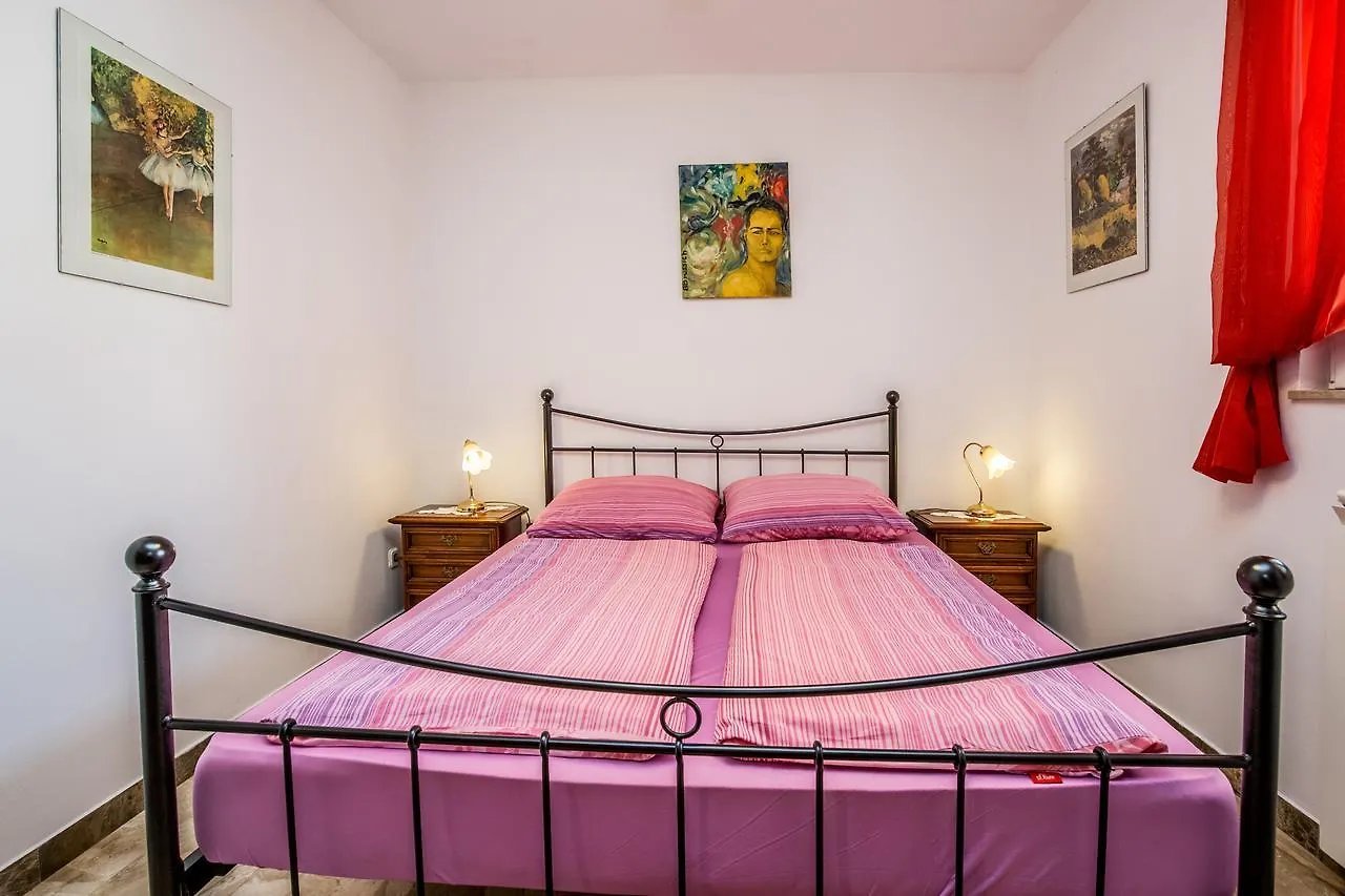 Apartment Carolina Liznjan 0*,  Croatia