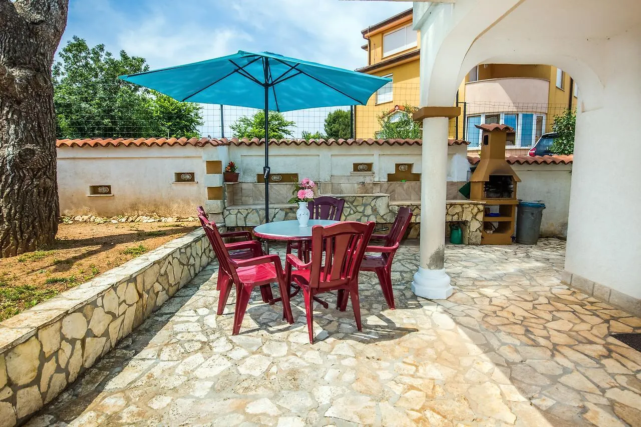 Apartment Carolina Liznjan Croatia